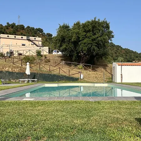 Alloggio per agriturismo Mama Lina *
